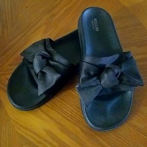 Mossimo supply co. Slides size 8